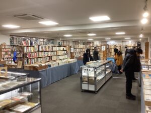 古書会館de古本まつり、最終日、午後5時までの営業です。