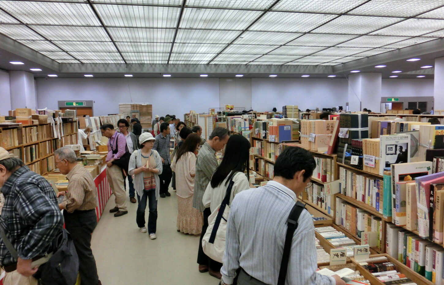 The43th annual spring used book saleis fast approaching. - ［公式