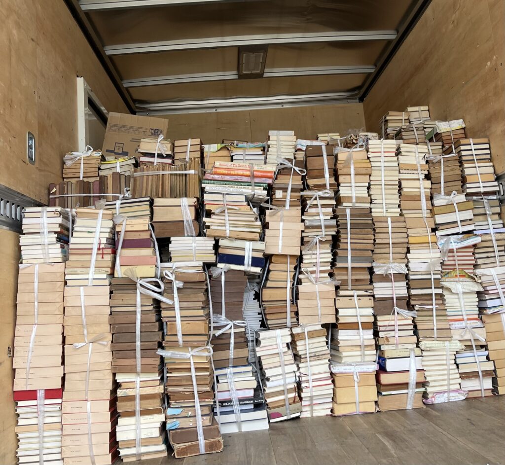 竹岡書店です 積み込みしました。