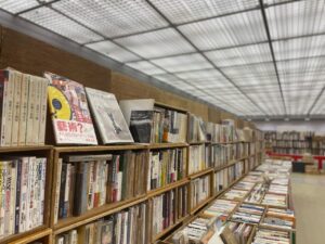 萩書房です。明日は最終日午後４時まで営業します。